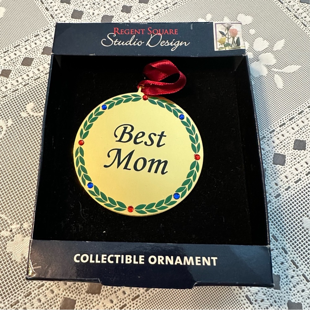 COLLECTIBLE “BEST MOM” CHRISTMAS ORNAMENT